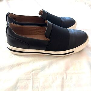 Clarks Un Maui Black Slip-On Leather Sneakers SZ 8 M Worn 1X
